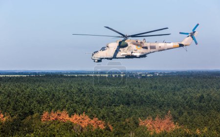 Foto de "helicóptero militar Mi-24 (Hind
)" - Imagen libre de derechos