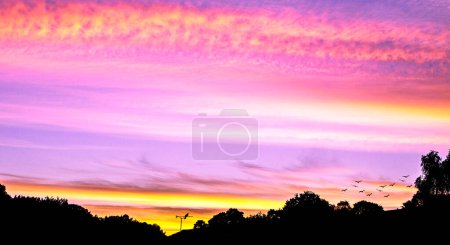Téléchargez les photos : Vue du coucher du soleil au Royaume-Uni - en image libre de droit