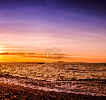 Téléchargez les photos : Paysage du bord de mer au coucher du soleil - en image libre de droit