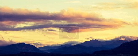 Téléchargez les photos : Paysage de belles montagnes - en image libre de droit