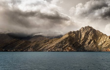 Téléchargez les photos : Beaux endroits à Oman, arrière-plan concept nature - en image libre de droit