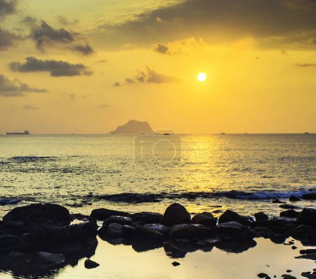 Téléchargez les photos : Paysage de la mer à Taiwan pendant le coucher du soleil - en image libre de droit