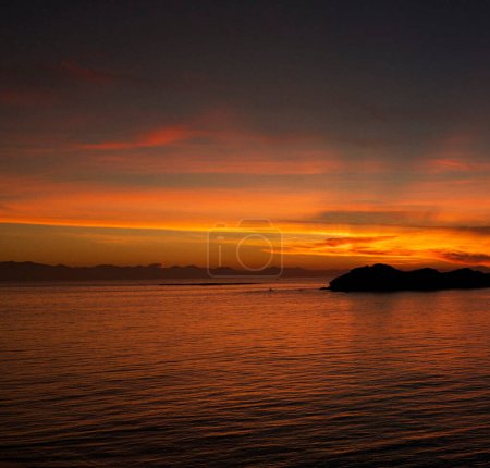 Téléchargez les photos : Beau coucher de soleil sur la plage de Taiwan - en image libre de droit