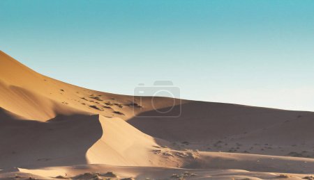 Téléchargez les photos : Calme arrière-plan de paysages désertiques, Maroc - en image libre de droit