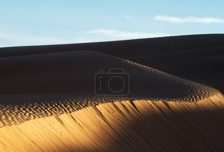 Téléchargez les photos : Paysage calme dans le désert du Sahara, nature du Maroc - en image libre de droit