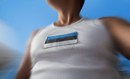 Foto de "La bandera nacional de Estonia en el pecho del atleta" - Imagen libre de derechos