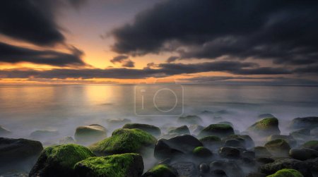 Foto de Puesta de sol vista desde la orilla del océano en Portugal - Imagen libre de derechos