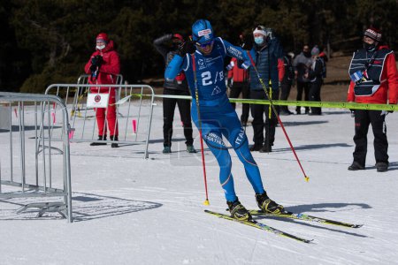 Téléchargez les photos : Hans Christian Tungesvik NOR aux Championnats du monde de triathlon d'hiver 2021 Andorre - en image libre de droit