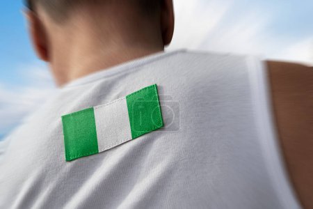 Téléchargez les photos : "The national flag of Nigeria on the athlete's back" - en image libre de droit