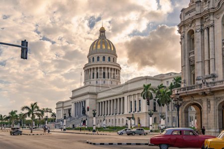 Foto de Capitolio de La Habana, lugar de viaje en el fondo - Imagen libre de derechos