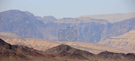 Téléchargez les photos : Montagnes désertes sommets en journée, paysage naturel, Jordanie - en image libre de droit