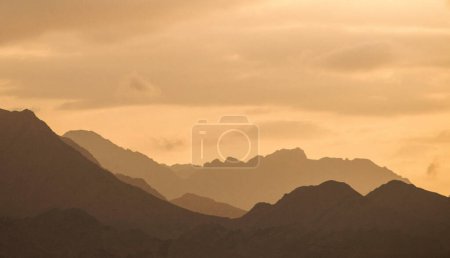 Téléchargez les photos : Vue panoramique sur les sommets montagneux, Jordanie - en image libre de droit