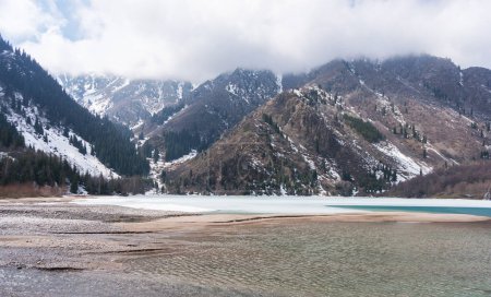 Téléchargez les photos : Fond pittoresque de montagnes, Kazakhstan - en image libre de droit