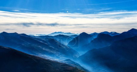 Téléchargez les photos : Plan panoramique de belles montagnes du Kosovo - en image libre de droit