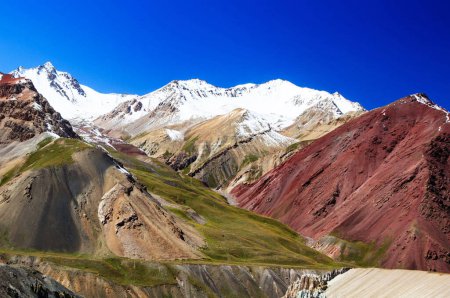 Téléchargez les photos : Plan panoramique de belles montagnes du Kirghizistan - en image libre de droit