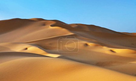 Téléchargez les photos : Belle scène naturelle avec des dunes de sable en Libye - en image libre de droit