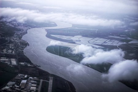 Téléchargez les photos : "Aerial view of Tagus River" - en image libre de droit