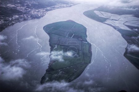 Téléchargez les photos : "Aerial view of Tagus River" - en image libre de droit
