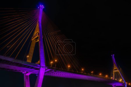 Téléchargez les photos : "Partie du pont suspendu, modèle de câble métallique à la suspension Pont Bhumibol." - en image libre de droit