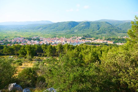 Foto de "Vista panorámica de la ciudad de Stari Grad" - Imagen libre de derechos