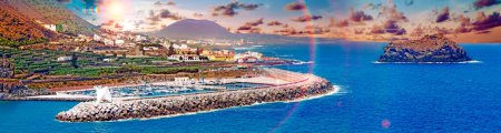 Téléchargez les photos : "Paysage de l'île de Tenerife Océan et belle pierre, plage de Garachico" - en image libre de droit