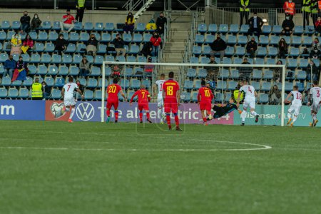 Foto de "Marc Puyol Y anotando un gol en acción en el Mundial de Qatar 2022 Andorra vs Hungría" - Imagen libre de derechos