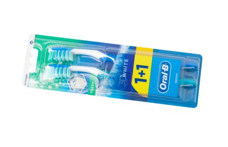 Foto de "Oral-B 3D white toothbrush packaging isolated on white background with clipping path" - Imagen libre de derechos