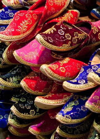 Foto de Zapatillas multicolores de cerca - Imagen libre de derechos