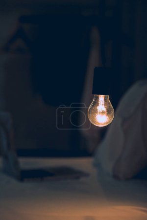 Foto de "Vitange luz retro en Dark blur Dormitorio
" - Imagen libre de derechos