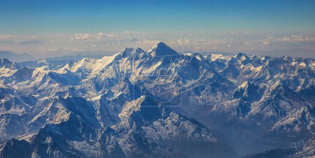 Téléchargez les photos : Chaîne de montagnes enneigées, nature du Bhoutan - en image libre de droit