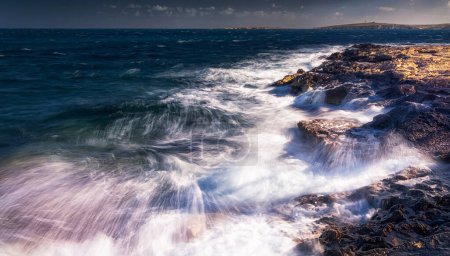 Téléchargez les photos : Fond paysager de la mer Méditerranée, Malte - en image libre de droit