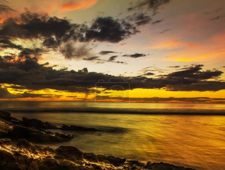 Téléchargez les photos : Superbe scène naturelle de coucher de soleil à la mer, Nicaragua - en image libre de droit