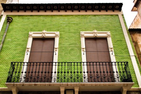Foto de Old colorful and majestic facades in Elche - Imagen libre de derechos