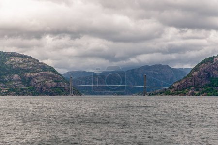Téléchargez les photos : Une belle vue sur un fjord au nord, lieu de voyage sur fond - en image libre de droit