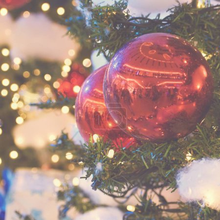 Téléchargez les photos : Décoration de Noël colorée. Vacances d'hiver, fond saisonnier - en image libre de droit
