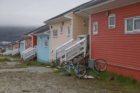 Téléchargez les photos : Nanortalik, une petite ville du Groenland et sa beauté sauvage et préservée, ne laissent personne indifférent - en image libre de droit