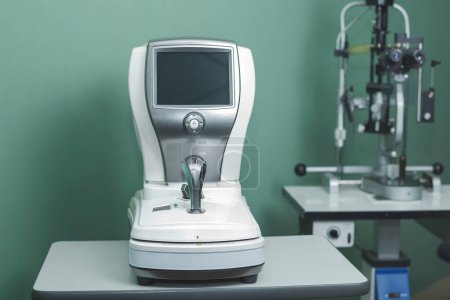 Téléchargez les photos : Matériel optométriste médical utilisé pour les examens de la vue - en image libre de droit