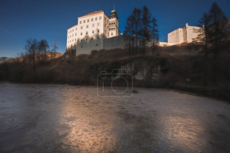 Téléchargez les photos : Plan panoramique du château de Pieskowa Skala - en image libre de droit