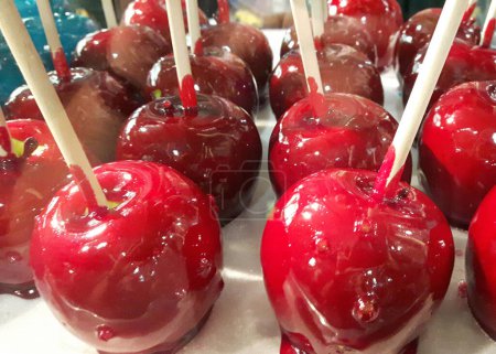 Foto de Manzanas de caramelo rojo, de cerca - Imagen libre de derechos