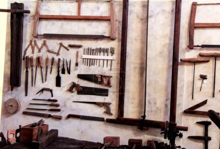 Téléchargez les photos : Outils en métal suspendus dans un atelier en Espagne - en image libre de droit