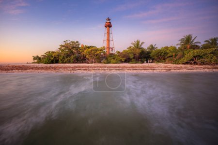 Téléchargez les photos : Vue aérienne du parc historique de Sanibel Lighthouse Beach - en image libre de droit