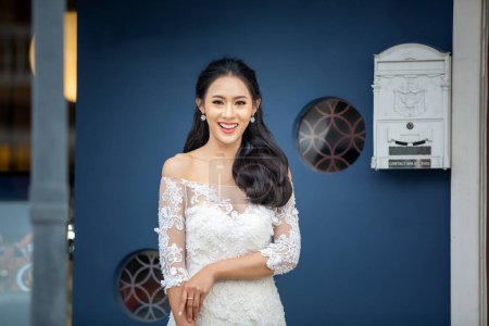 Photo for Portrait of young asian woman in wedding dress - Royalty Free Image