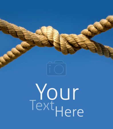 Téléchargez les photos : Vieille corde contre ciel - en image libre de droit