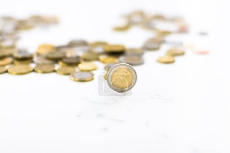 Téléchargez les photos : "Pièces en euros, monnaie de l'Union européenne
" - en image libre de droit