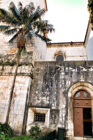 Foto de "Fachada exterior de la iglesia de Santa Maria de Belem en Lisboa" - Imagen libre de derechos