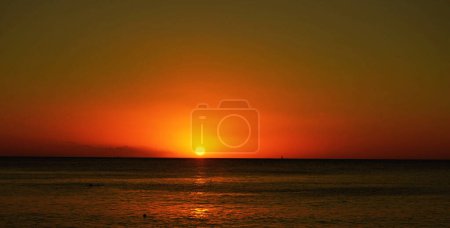 Téléchargez les photos : Vue sur la mer au coucher du soleil, Saint-Vincent-et-les Grenadines images - en image libre de droit