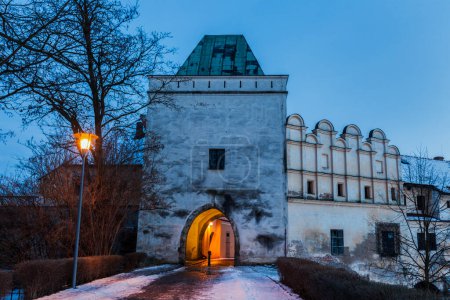 Foto de Puerta en Pardubice por la noche - Imagen libre de derechos
