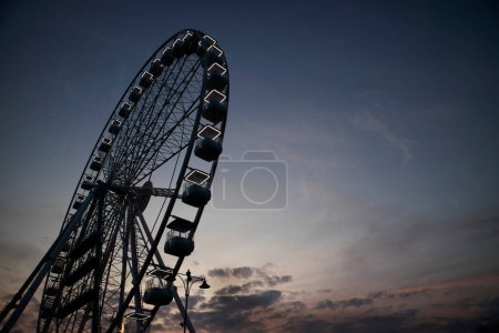 Téléchargez les photos : Ferris roue dans la nuit - en image libre de droit