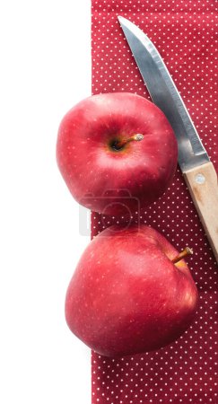 Téléchargez les photos : Pommes sur table isolées sur fond blanc - en image libre de droit