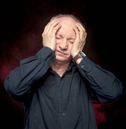 Téléchargez les photos : Portrait studio du vieil homme turc. - en image libre de droit